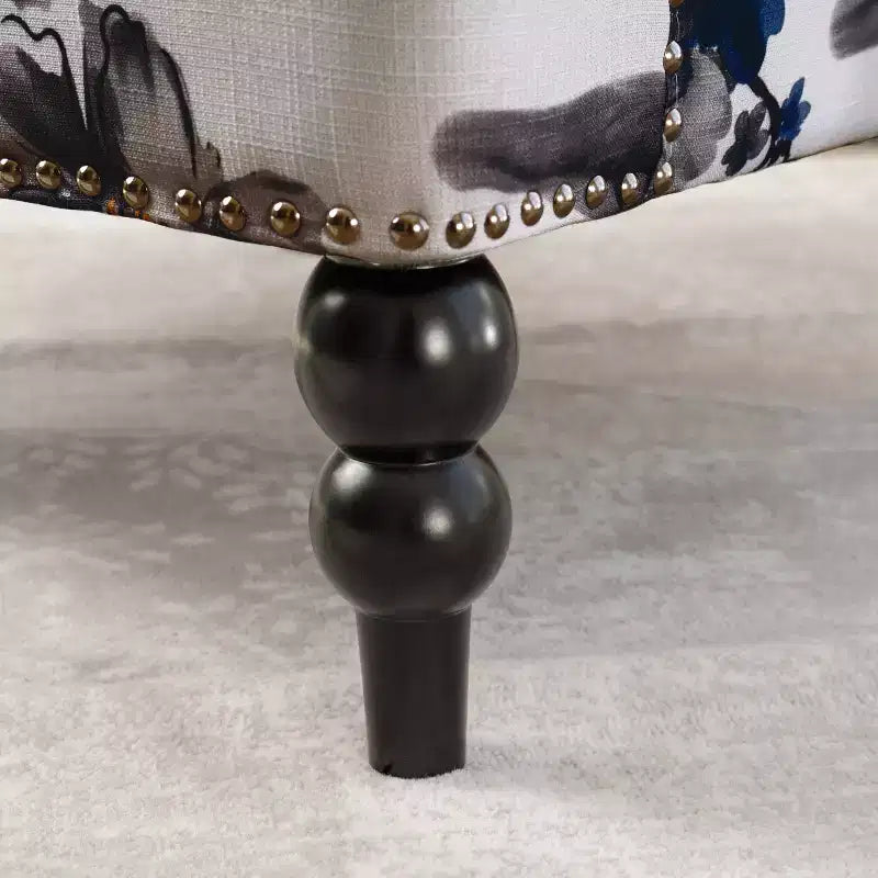Fauteuil club décoratif en tissu imprimé floral avec garniture cloutée