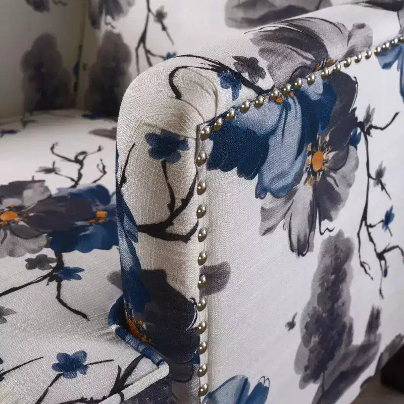 Fauteuil club décoratif en tissu imprimé floral avec garniture cloutée