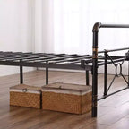 Cadre de lit simple industriel en fer avec motif en croix – Sommier plateforme