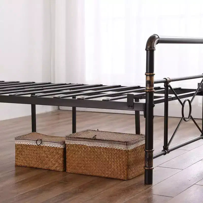 Cadre de lit simple industriel en fer avec motif en croix – Sommier plateforme