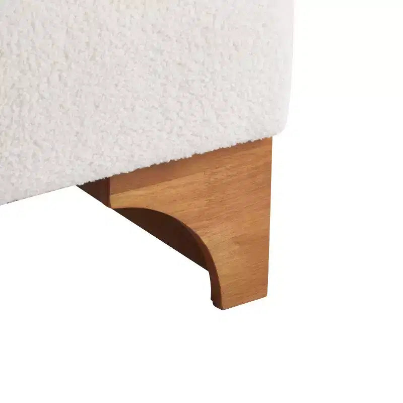 Fauteuil Boucle avec dossier roulé et base en bois massif