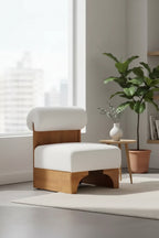 Fauteuil Boucle avec dossier roulé et base en bois massif