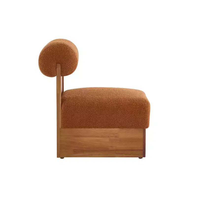 Fauteuil Boucle avec dossier roulé et base en bois massif