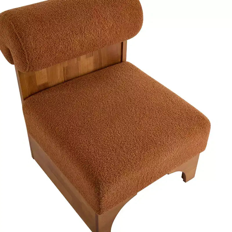 Fauteuil Boucle avec dossier roulé et base en bois massif