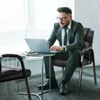 Chaise d'appoint classique en similicuir PU avec pieds en métal – Capacité de 113 kg