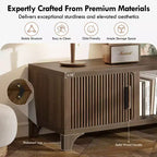 Meuble TV Mid-Century Modern pour téléviseurs de 55 à 65 po avec portes cannelées et étagère ouverte