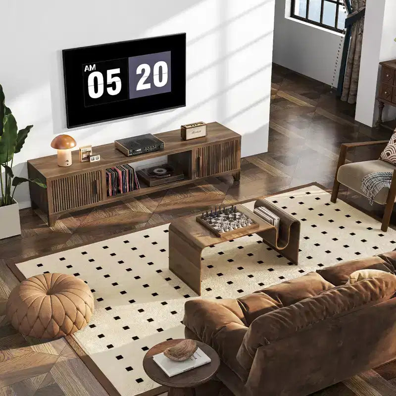 Meuble TV Mid-Century Modern pour téléviseurs de 55 à 65 po avec portes cannelées et étagère ouverte