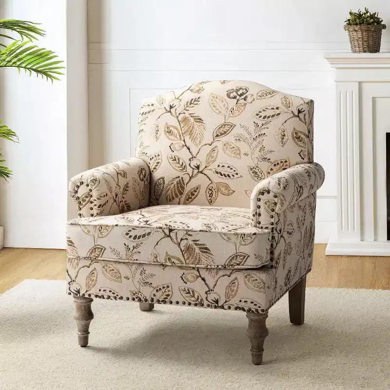 Fauteuil floral rembourré de style transitionnel avec dossier chameau et pieds en bois