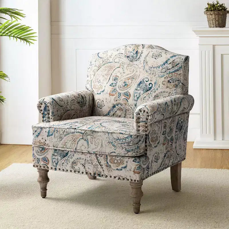 Fauteuil floral rembourré de style transitionnel avec dossier chameau et pieds en bois